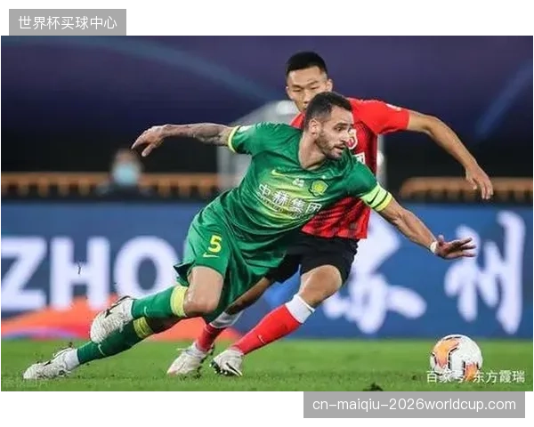 主帅哈谢克倾向使用4-2-3-1阵型，强调攻守平衡与战术纪律。