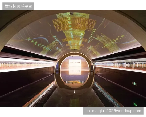 柔性显示技术将引爆场馆内的商业化革命，任何物理表面皆可成为动态广告位